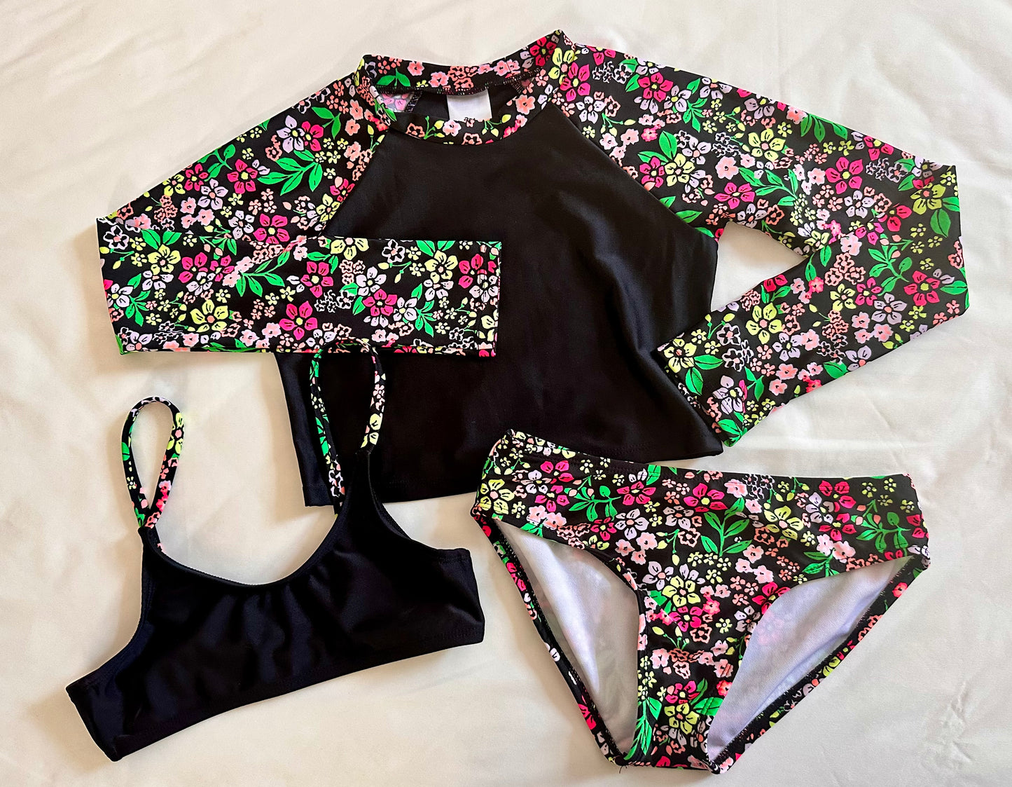 Seller #114 - Art Class Size M (8) 3-piece Swimsuit