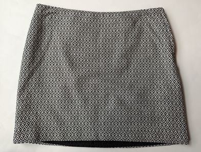 Gap black/white women size 8 skirt, EUC