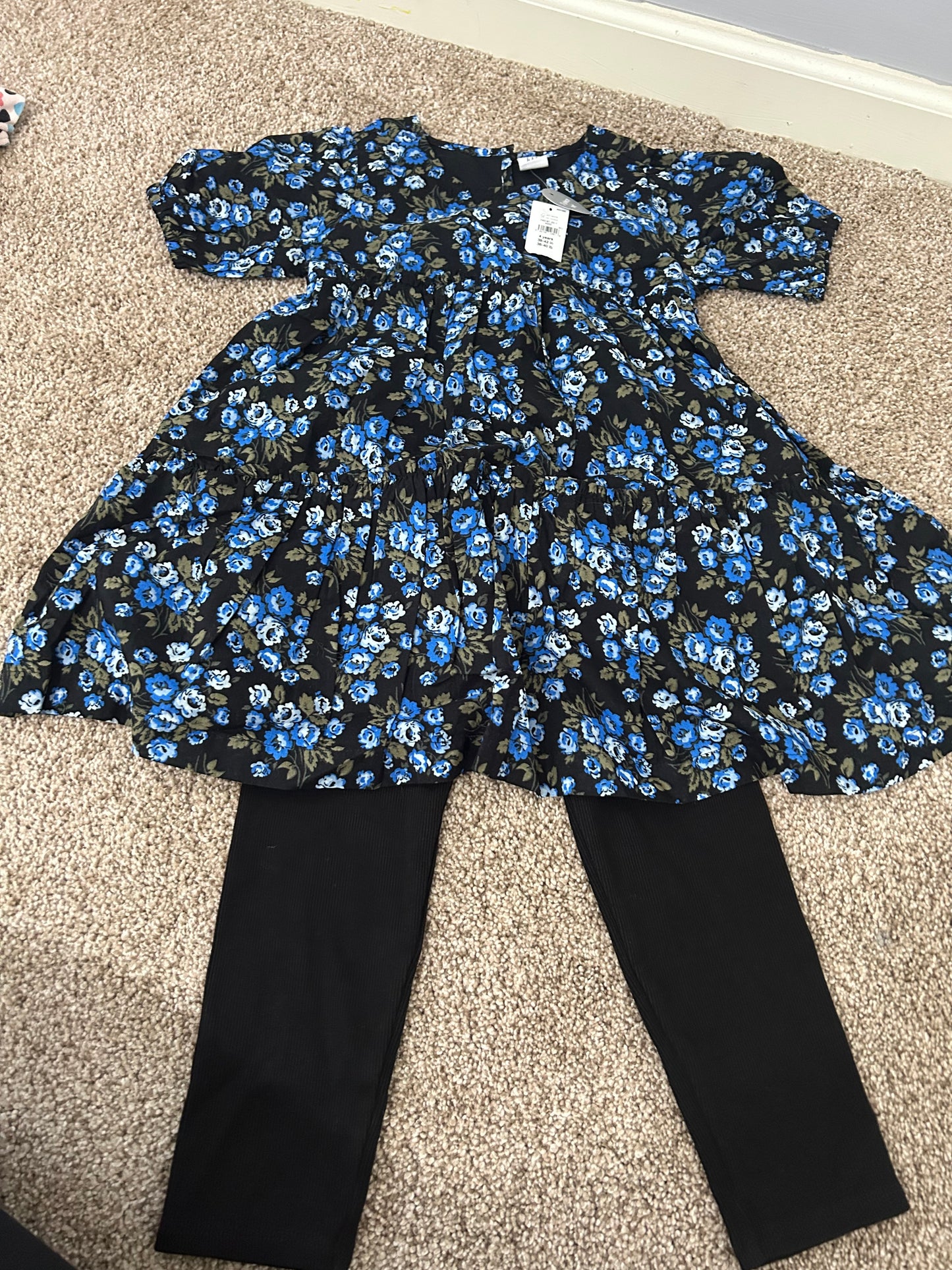 SELLER 26: Gap Dress + Leggings Set NWT Size 4T
