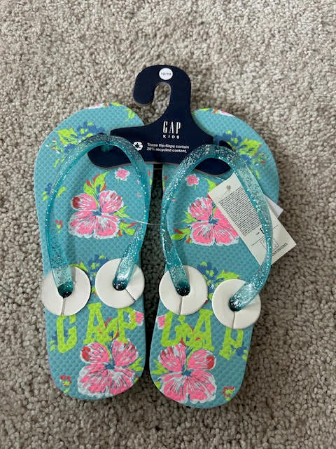 NWT: GAP Girls Sandals Size 12 / 13 Shoes