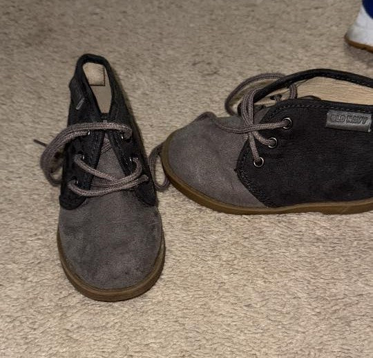 #29 Boys 6C Grey Dress shoes EUC