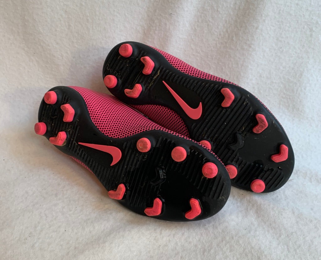 Seller #151 - REDUCED - Sports - Size 1.5Y Pink and Black Nike Soccer Cleats