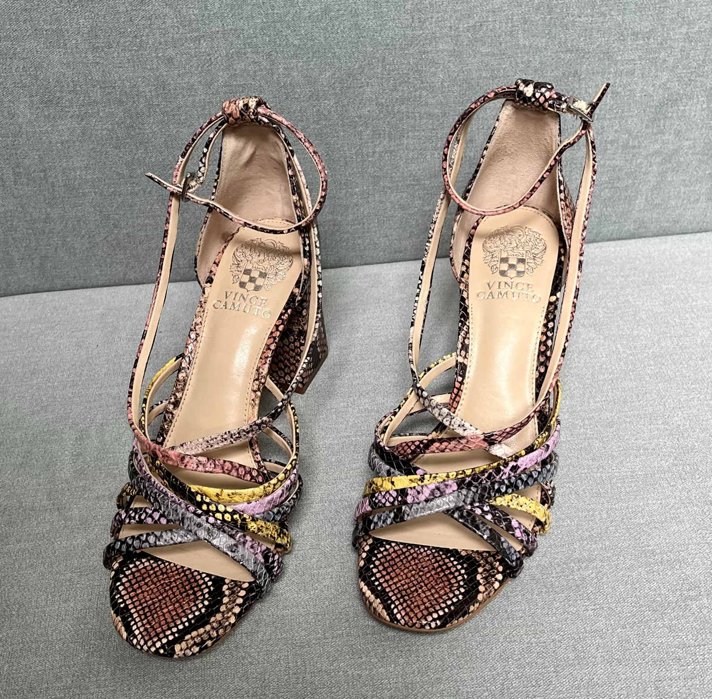 #22A Vince Camuto Strappy Colorful Snakeskin Block Heels Size 7.5, EUC