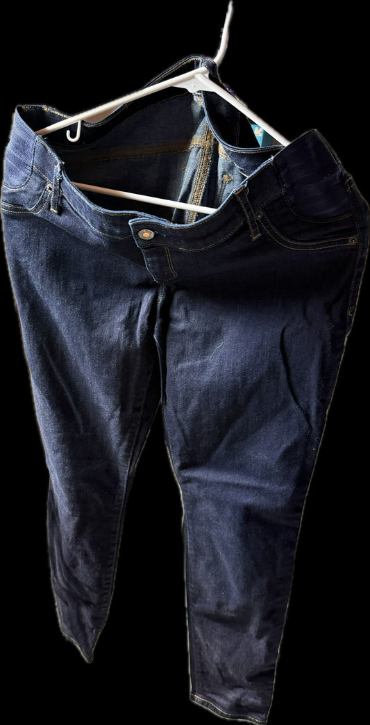 #20 dark wash maternity jeans Size 12 GUC