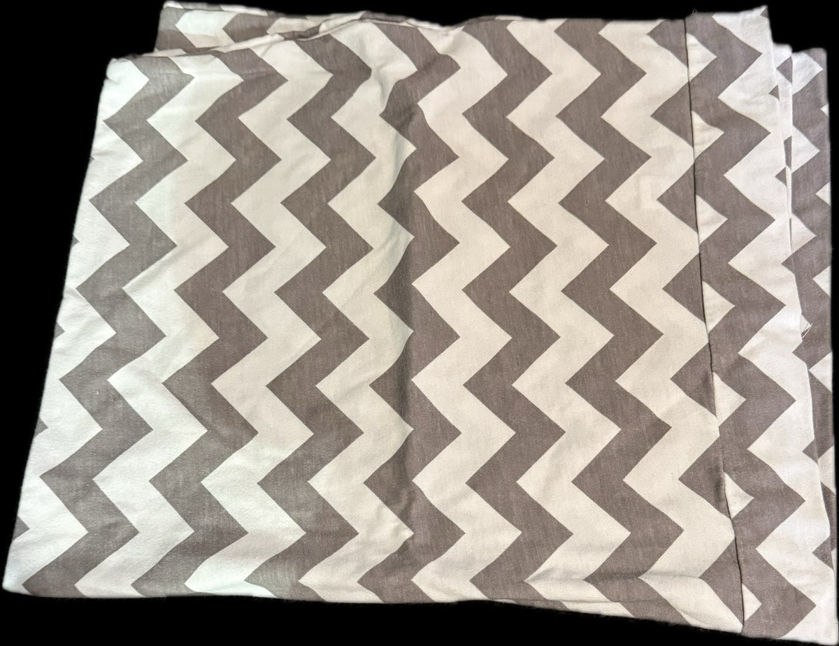#20 gray and white striped nursing cover