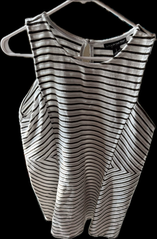 #20 A Pea in the Pod black and white striped maternity top size L GUC