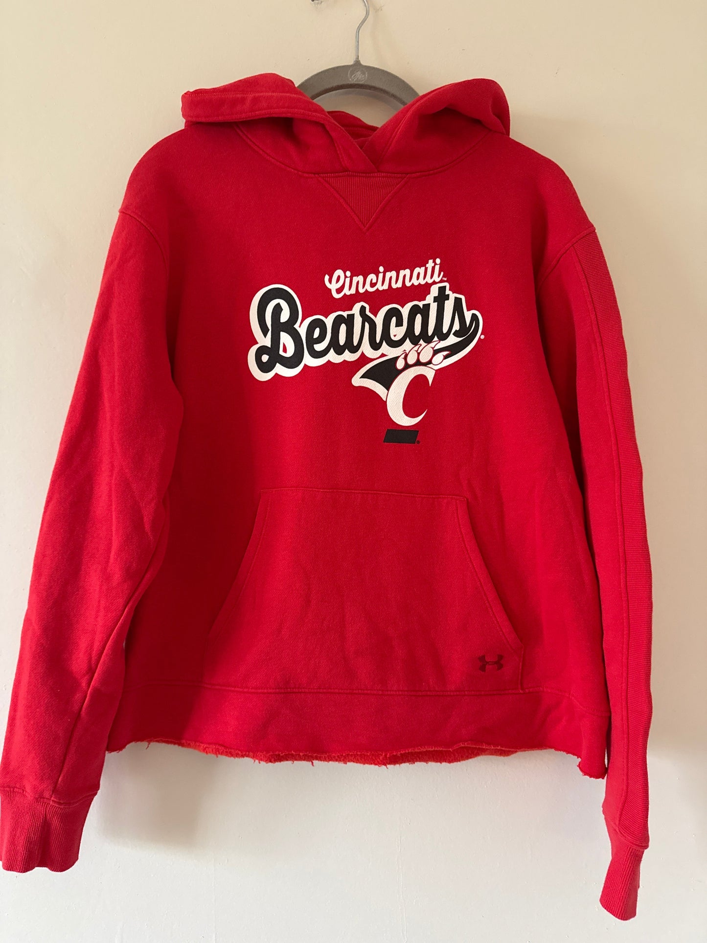 Seller #127 Women’s under armor Cincinnati bearcats hoodie size small
