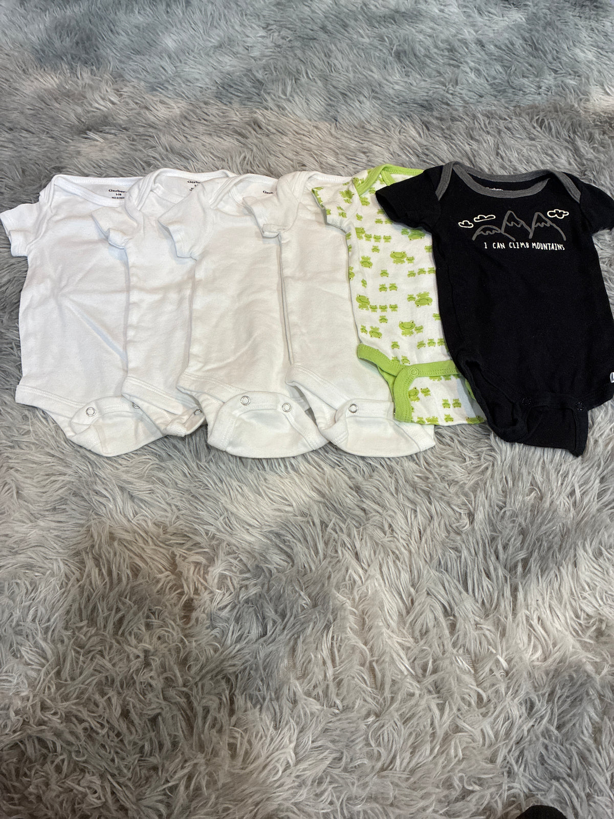 SCO46-Gerber-short sleeve onesies- gender neutral-0-3 months-6 pack