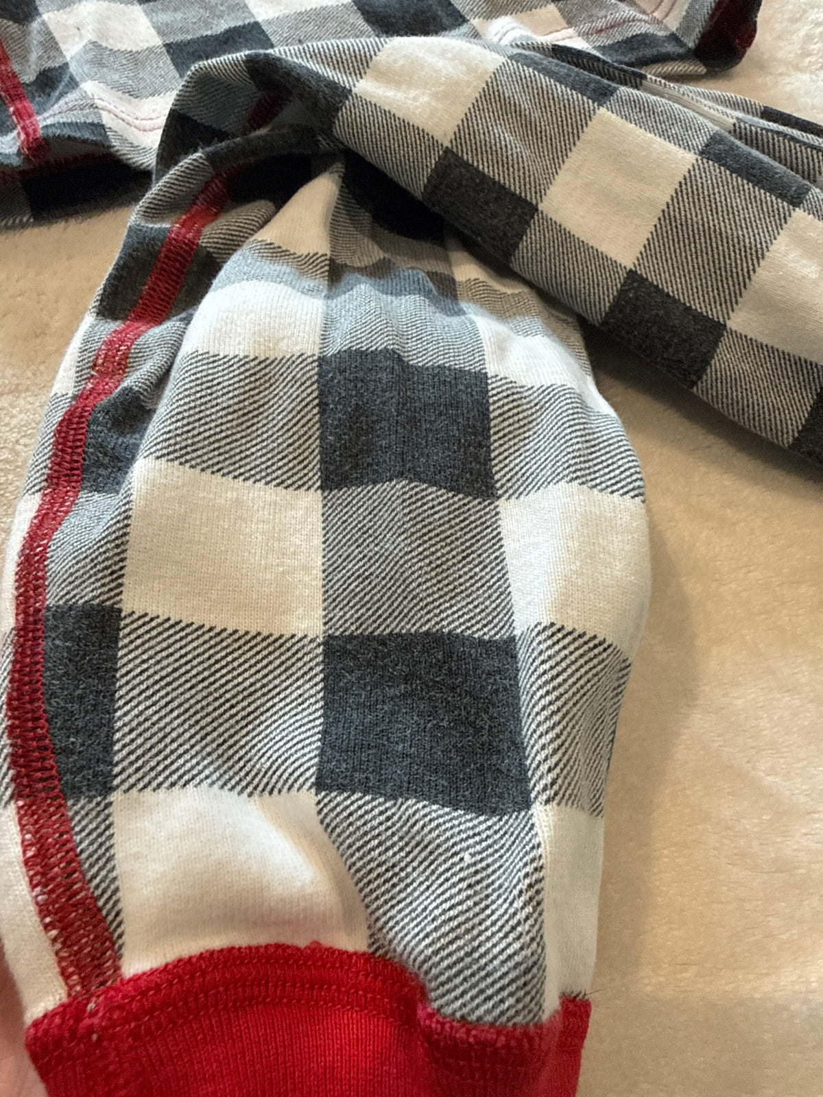 #81 Boys 5 110 Hanna Andersson black and white plaid pjs