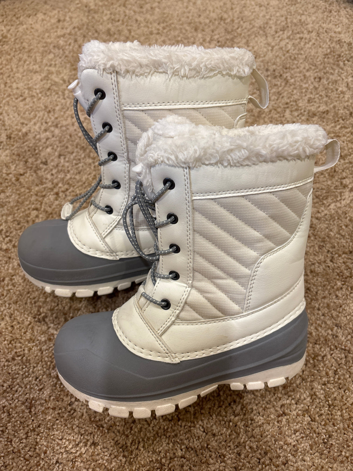 #47, All in Motion Thermolite white/grey snow boots Kids Size 13