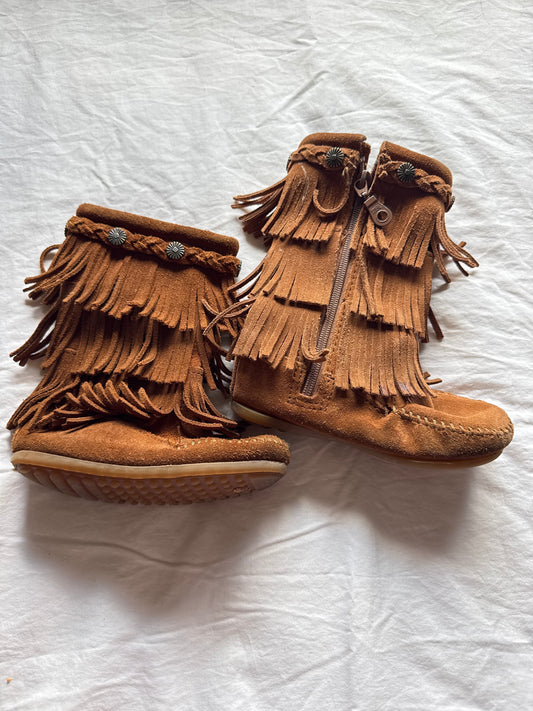REDUCED Seller 161, Size 9 GUC Minnetonka boots