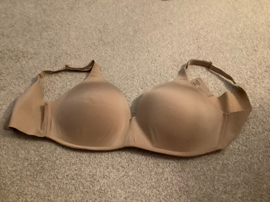 #130 Soma Vanishing 360 Wireless Nude bra Sz 36DD
