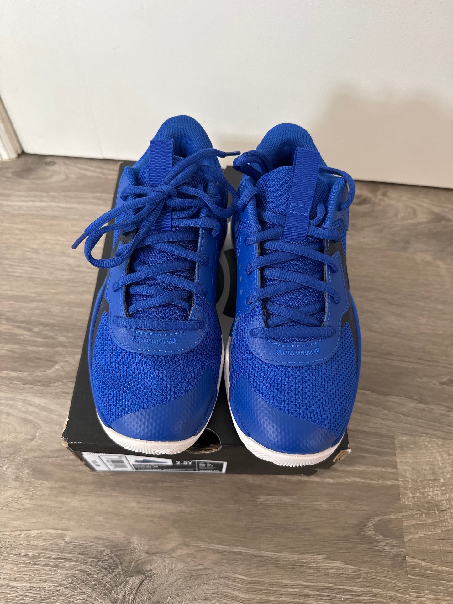 #149 Boys size 2.5 under armour Athletic shoes