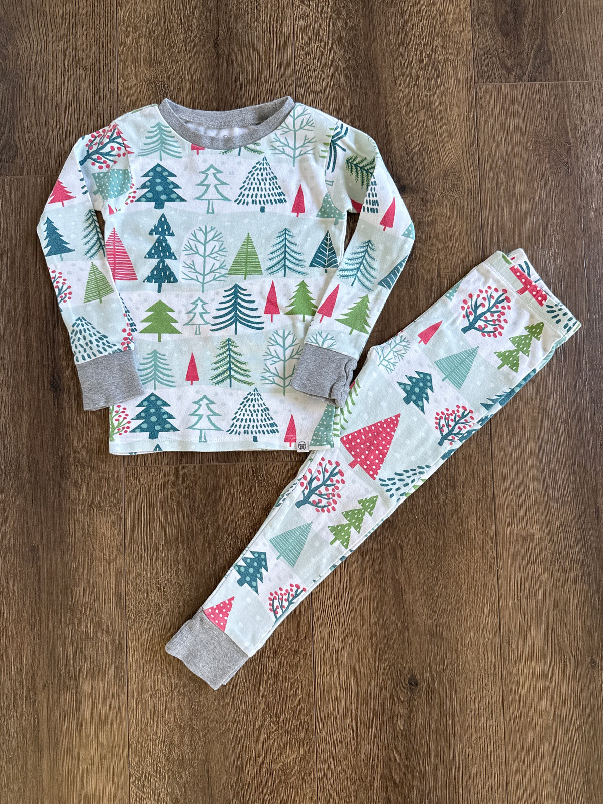 #173 Boys 4T long sleeve pajamas winter trees