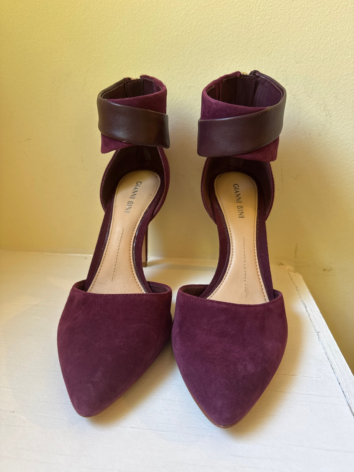 #127 Gianni Bini Suede Heels Women's 8