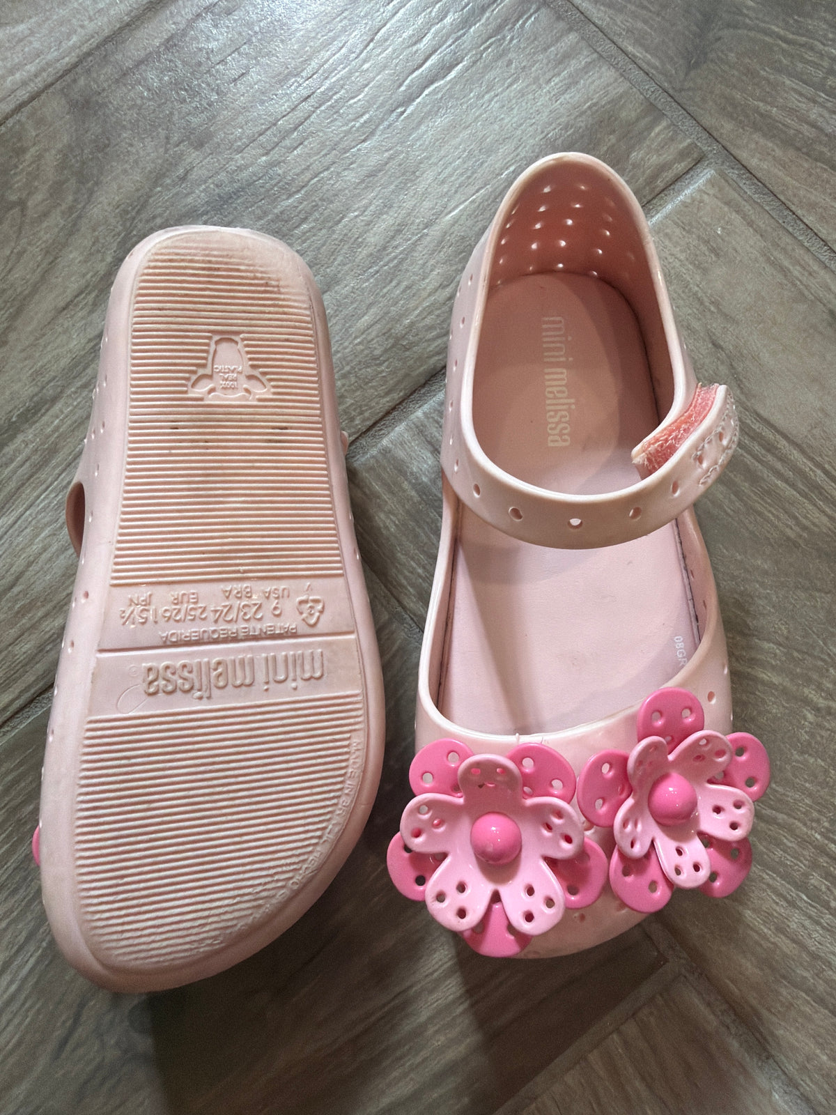 #198 Girls size 9 Mini Melissa shoes