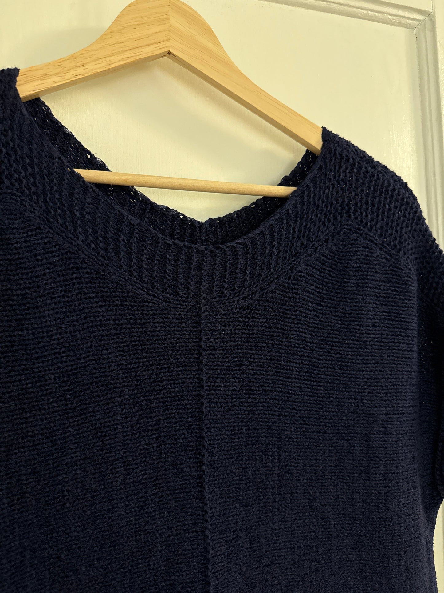 #152 - PRICE REDUCED Macy's - Cable & Gauge Chunky Knit Sleeveless Sweater Navy Blue L