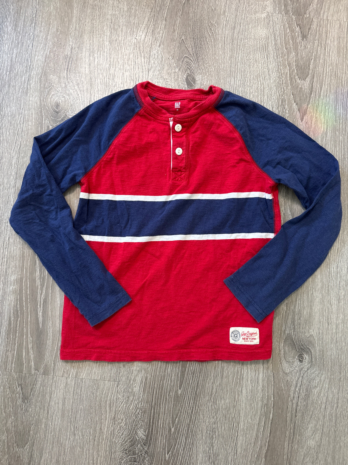 #149 Boys Gap size M long sleeve red navy tshirt