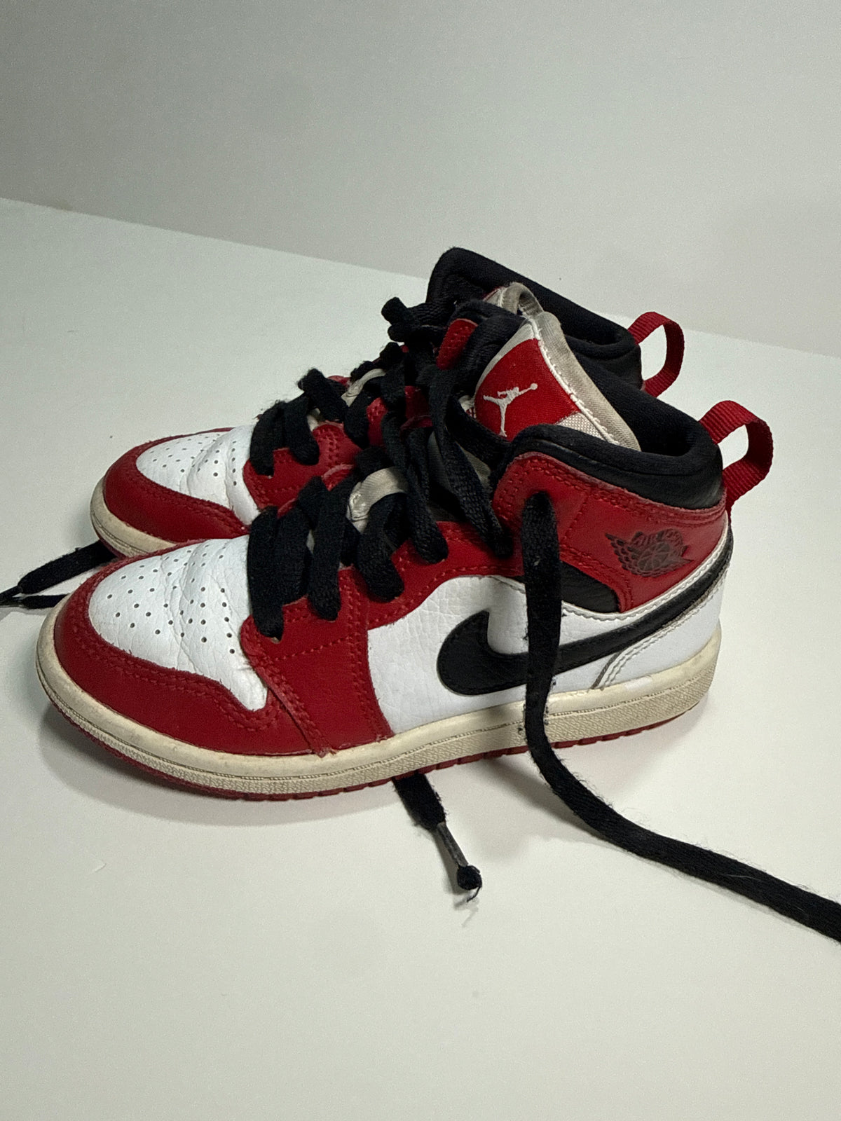 #64 Nike Air Jordan Red Black and White Mid Chicago Size 11