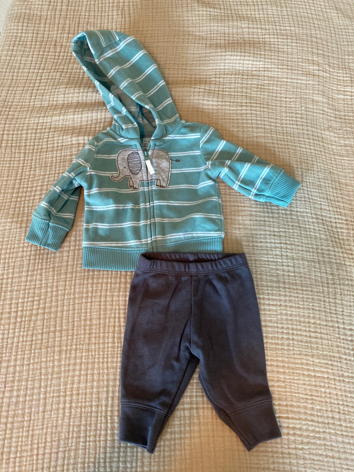 #63-carters newborn sweat set