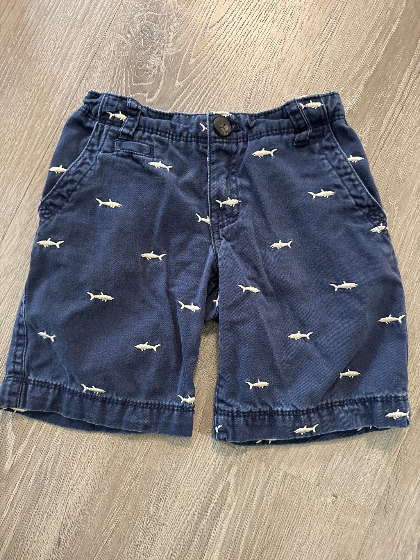 #149 Boys shark embroidered shorts size 5