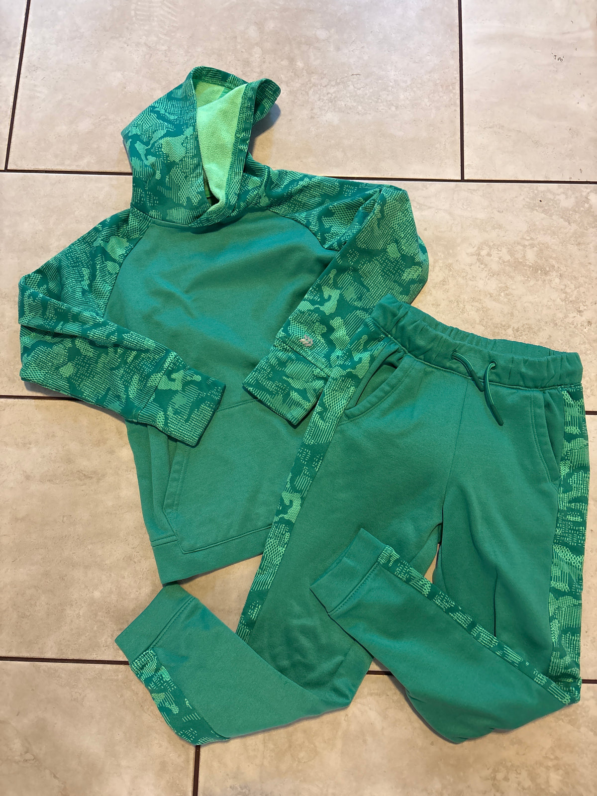#166 boys All in Motion S(6/7) hoodie/sweatpants