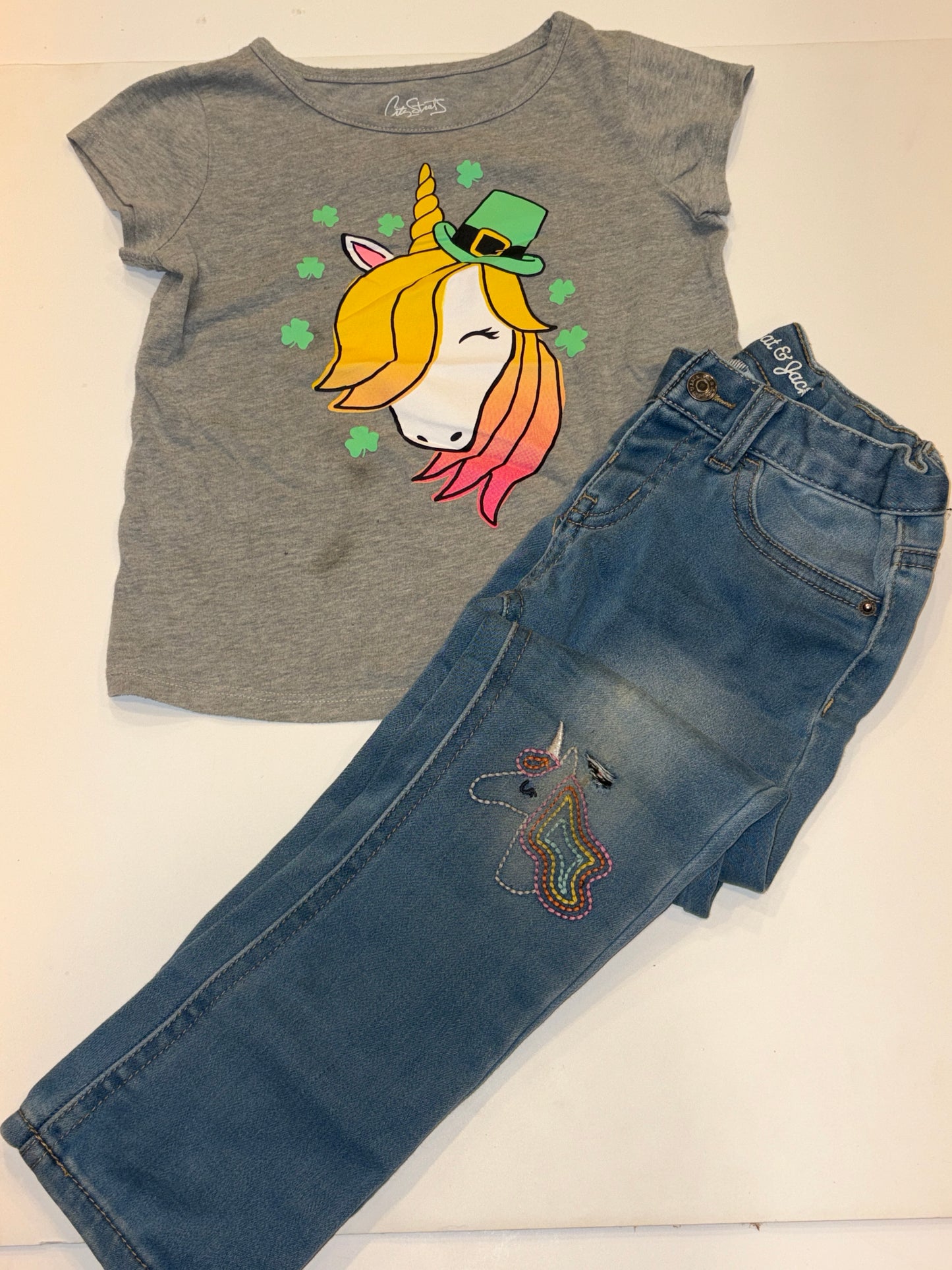 #182 5T unicorn tshirt & jeans with embroidered unicorn on knee