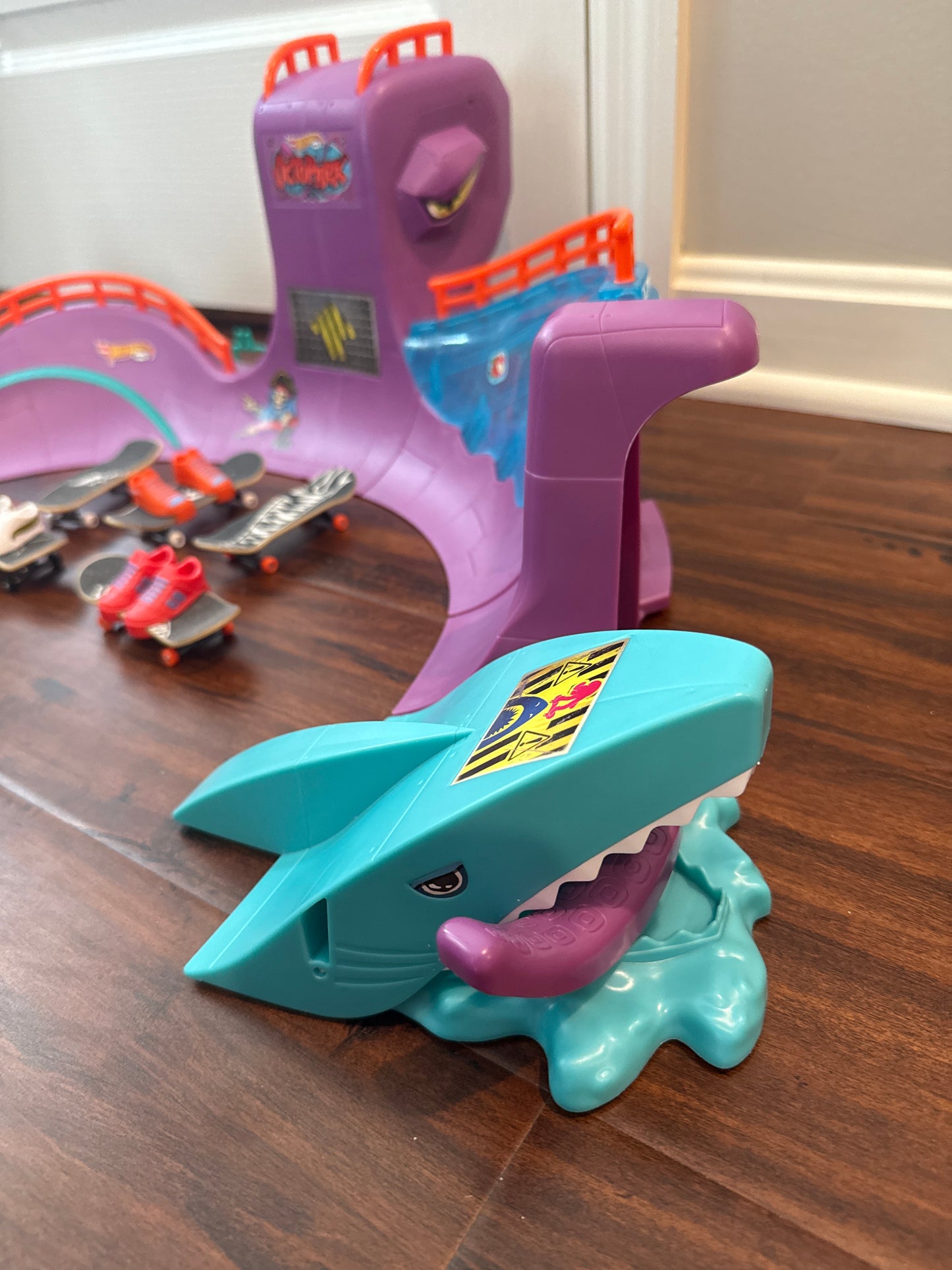 Seller #216 Hot Wheels Octopark Skate Set with extra skateboards