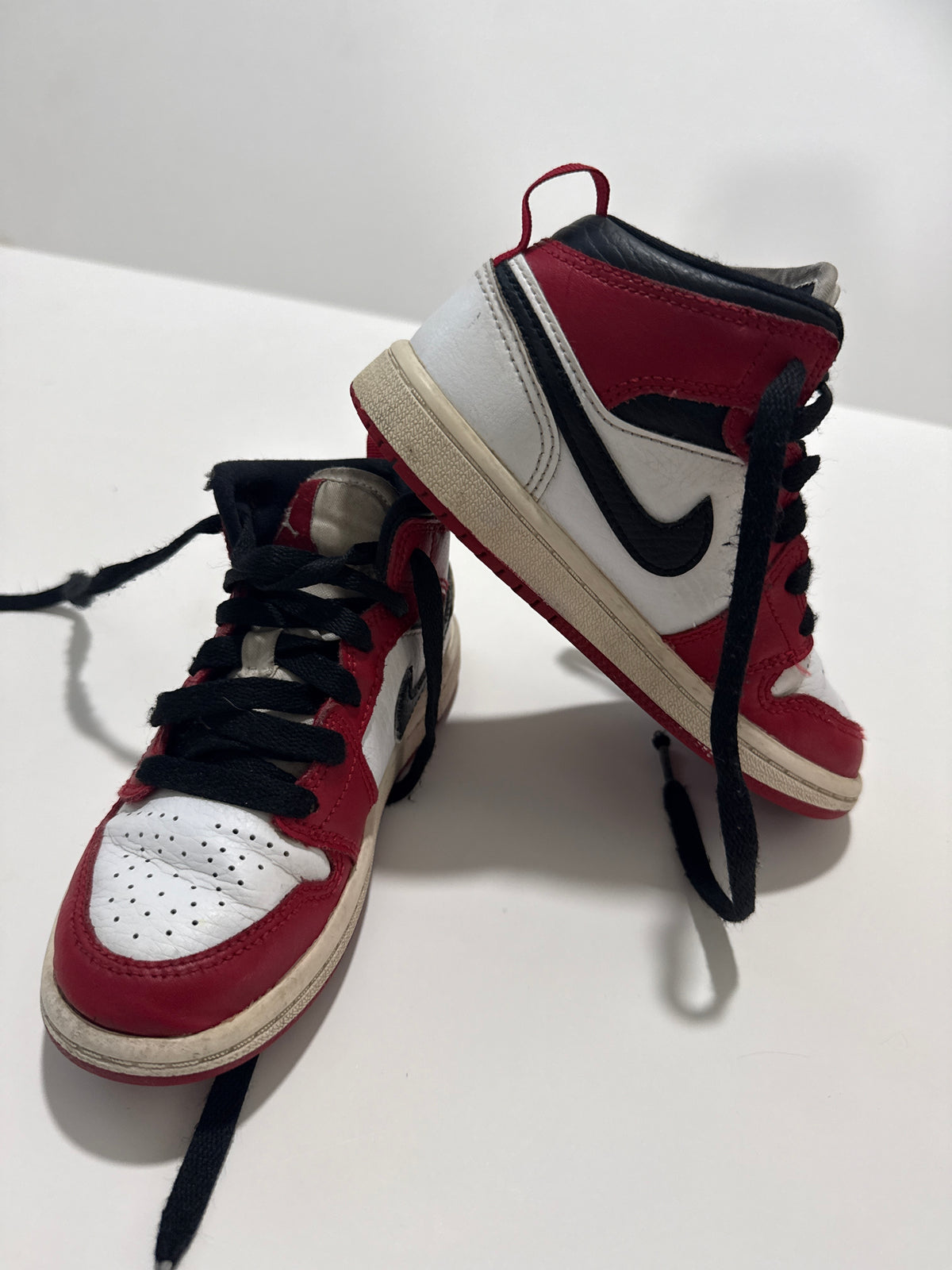 #64 Nike Air Jordan Red Black and White Mid Chicago Size 11