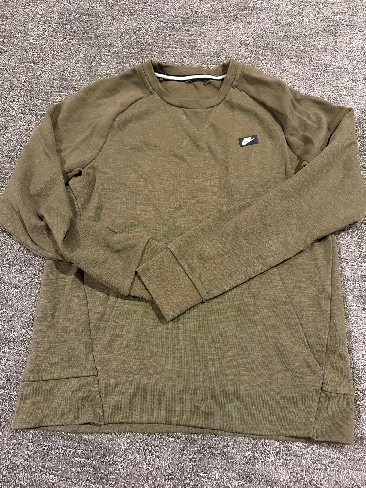 #133 Womens S Nike sweatshirt