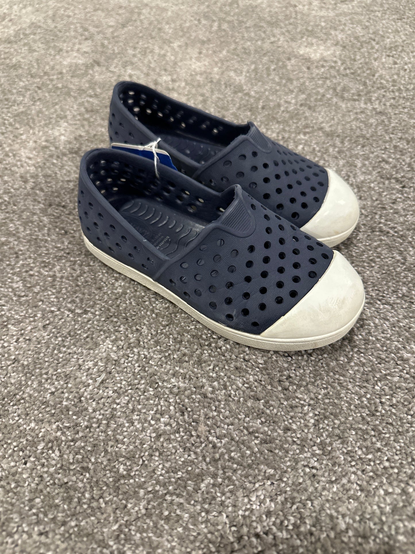 #130 Old Navy Boys Sz 11 Native Like Shoes