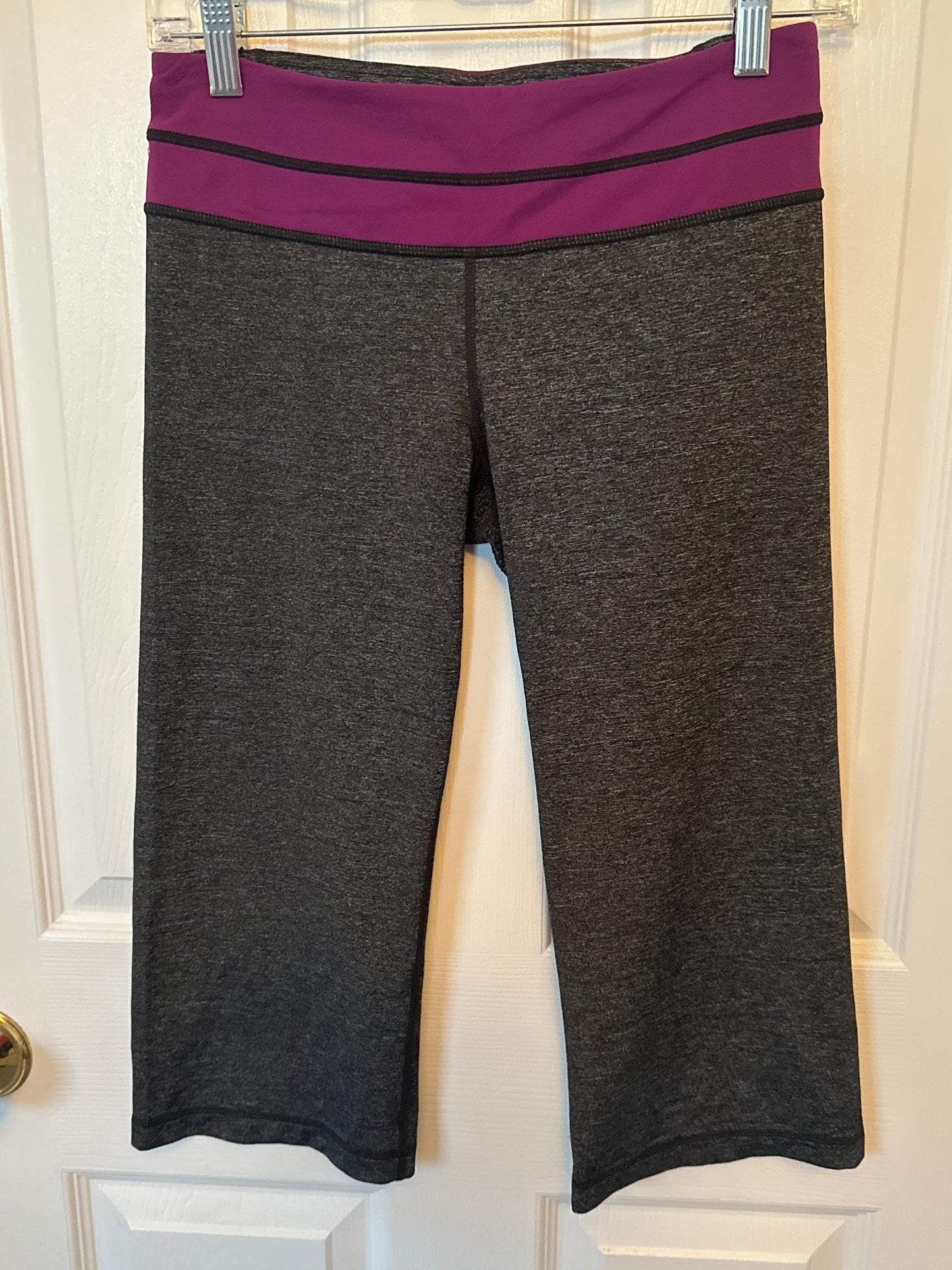 Lululemon Women’s Charcoal Gray and Purple Sz 6 Cropped Capri Pants Leggings