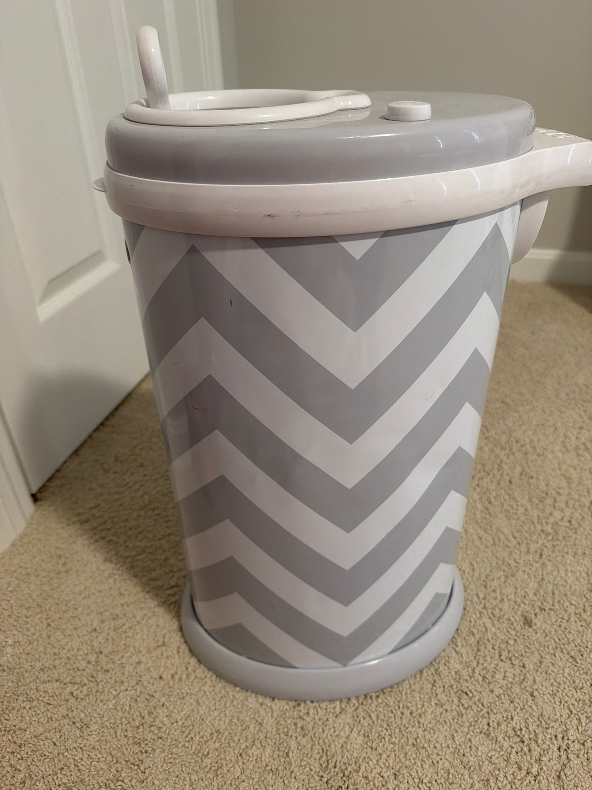 #47 ubbi diaper pail. Small dents but do not affect its use