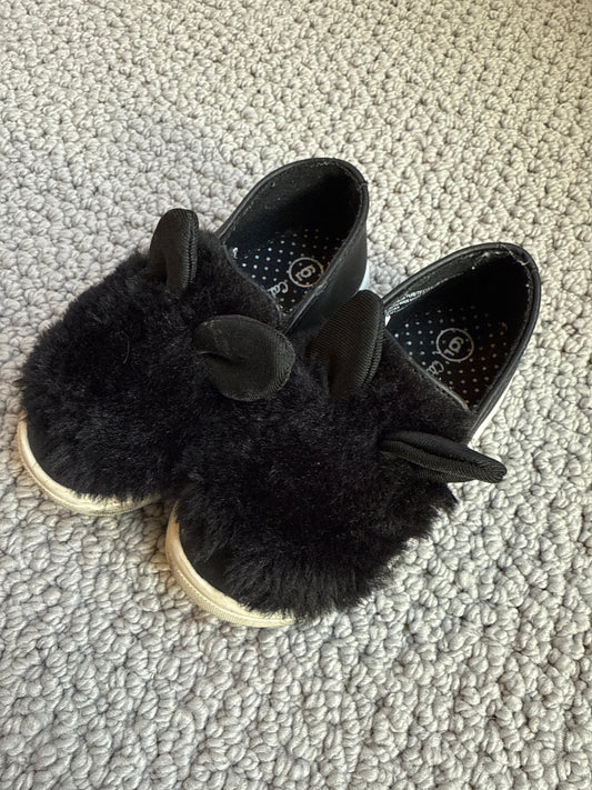 Seller 8 - girls size 6 Cat & Jack fuzzy bunny shoes