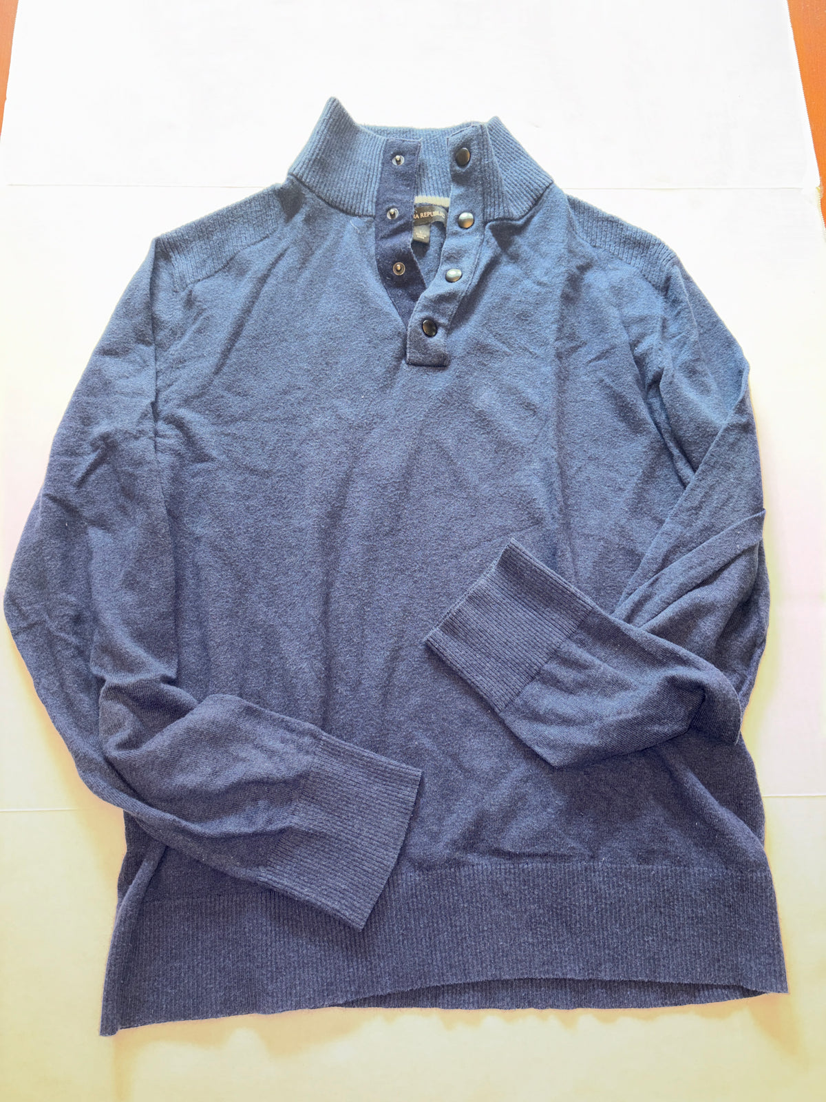 Seller 118 VGUC Men’s Banana Republic Navy sweater. Size Large (more of a slim fit/medium fit)