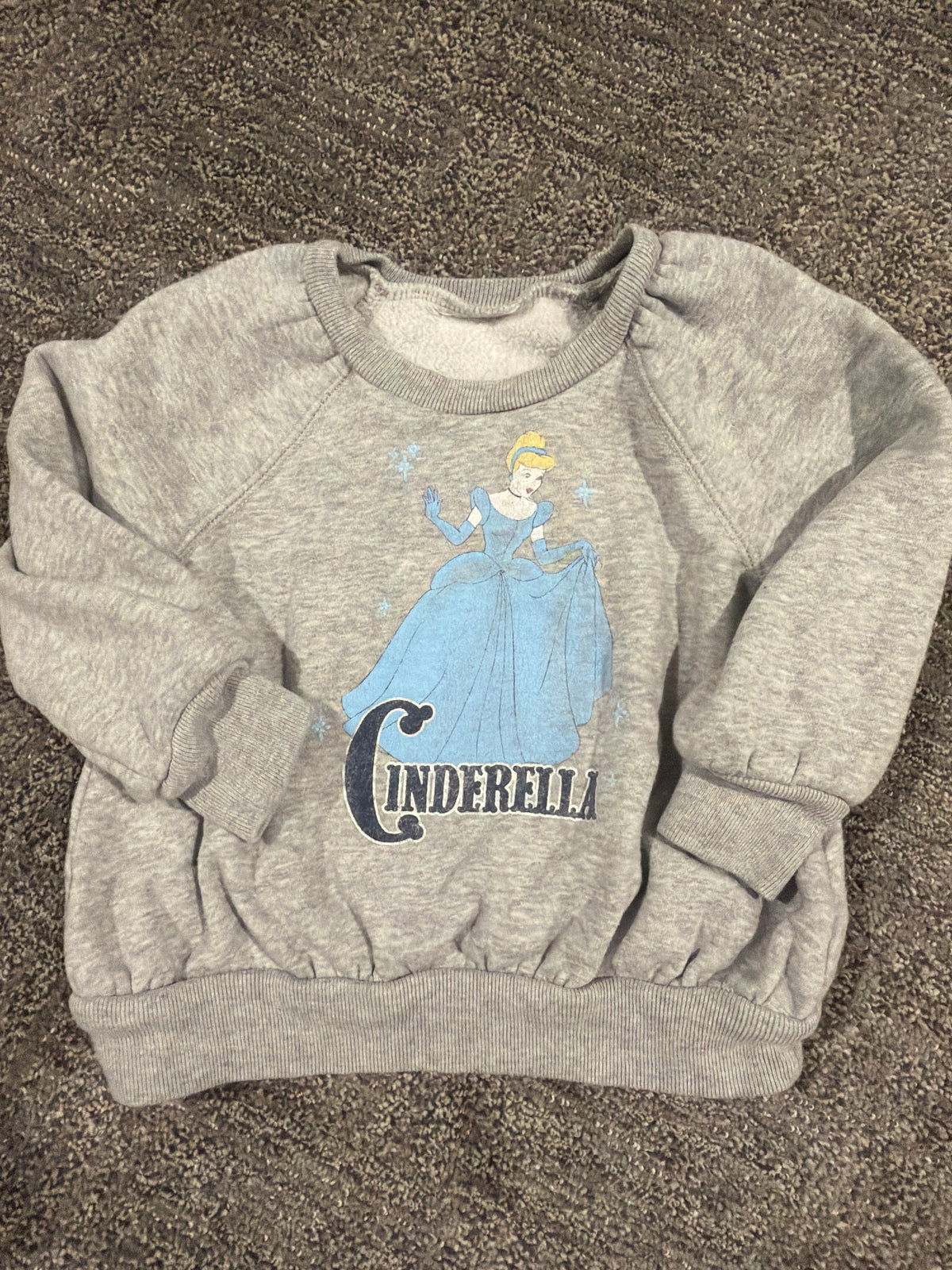 #133 Gap Cinderella crewneck sweatshirt 2t