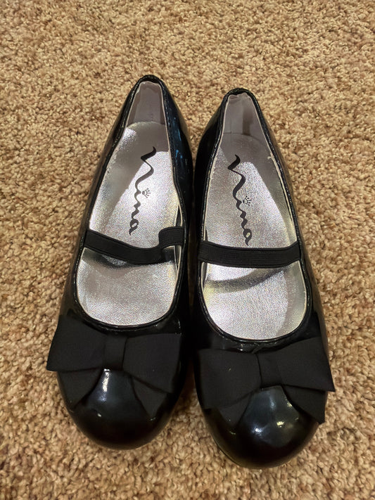 #47, Girls black dress shoes. Nina size 10.5