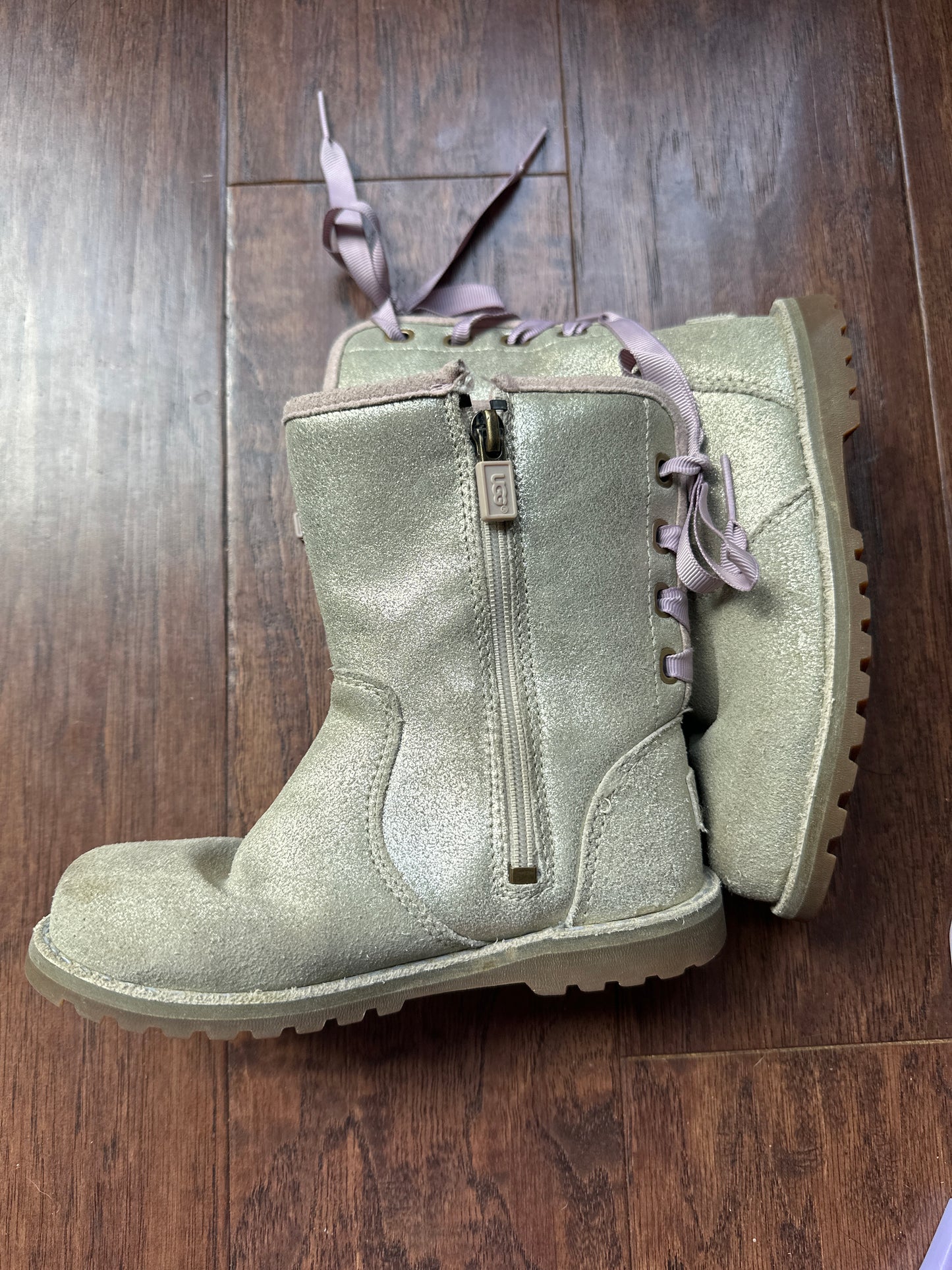 73b UGG Sz 10