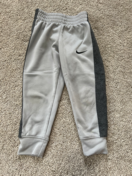 #99 Nike Joggers GUC (slight fabric pull) Size 3T