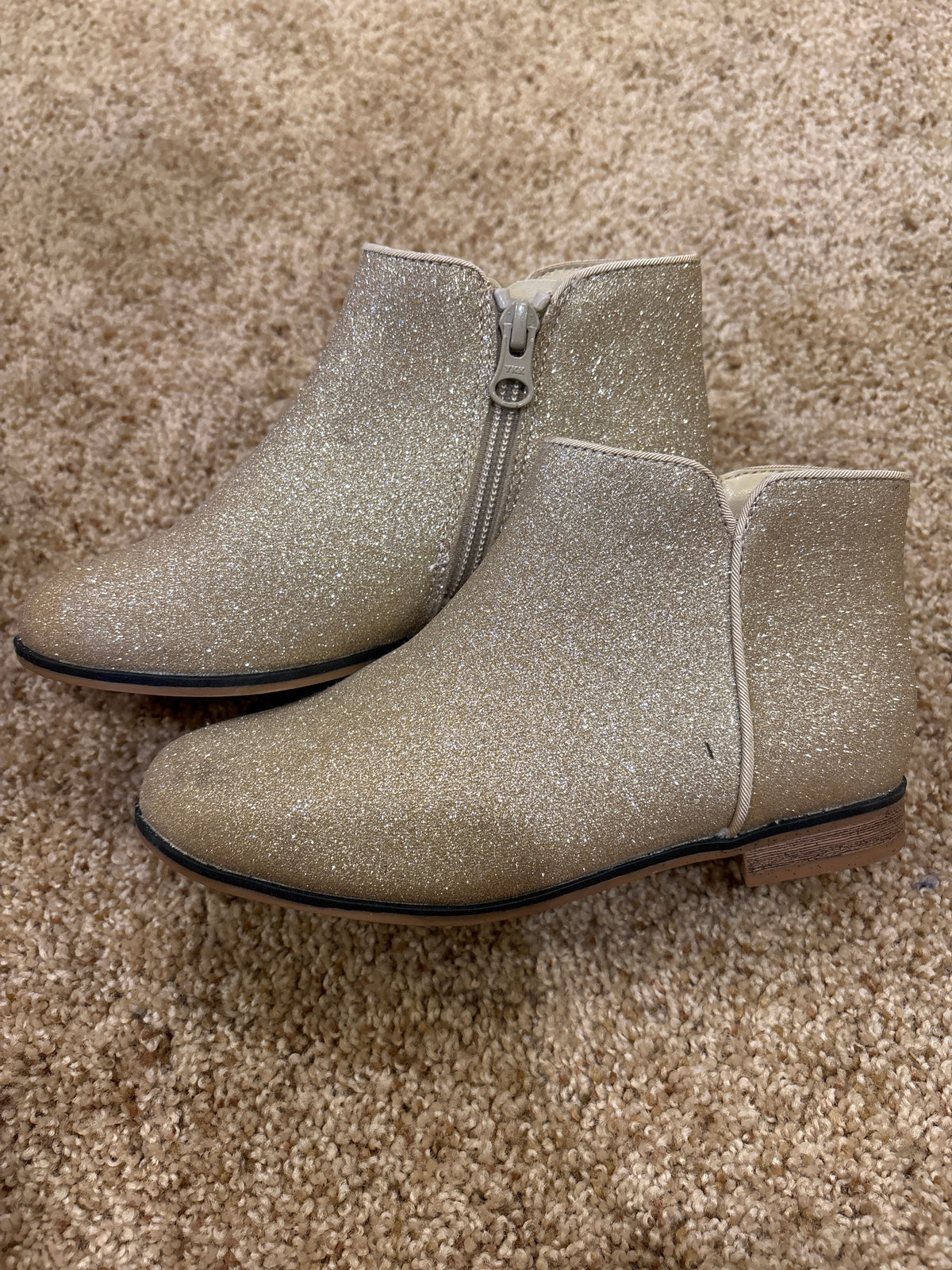 #47, girls Cat & Jack gold sparkle boots Kid Size 13, like new