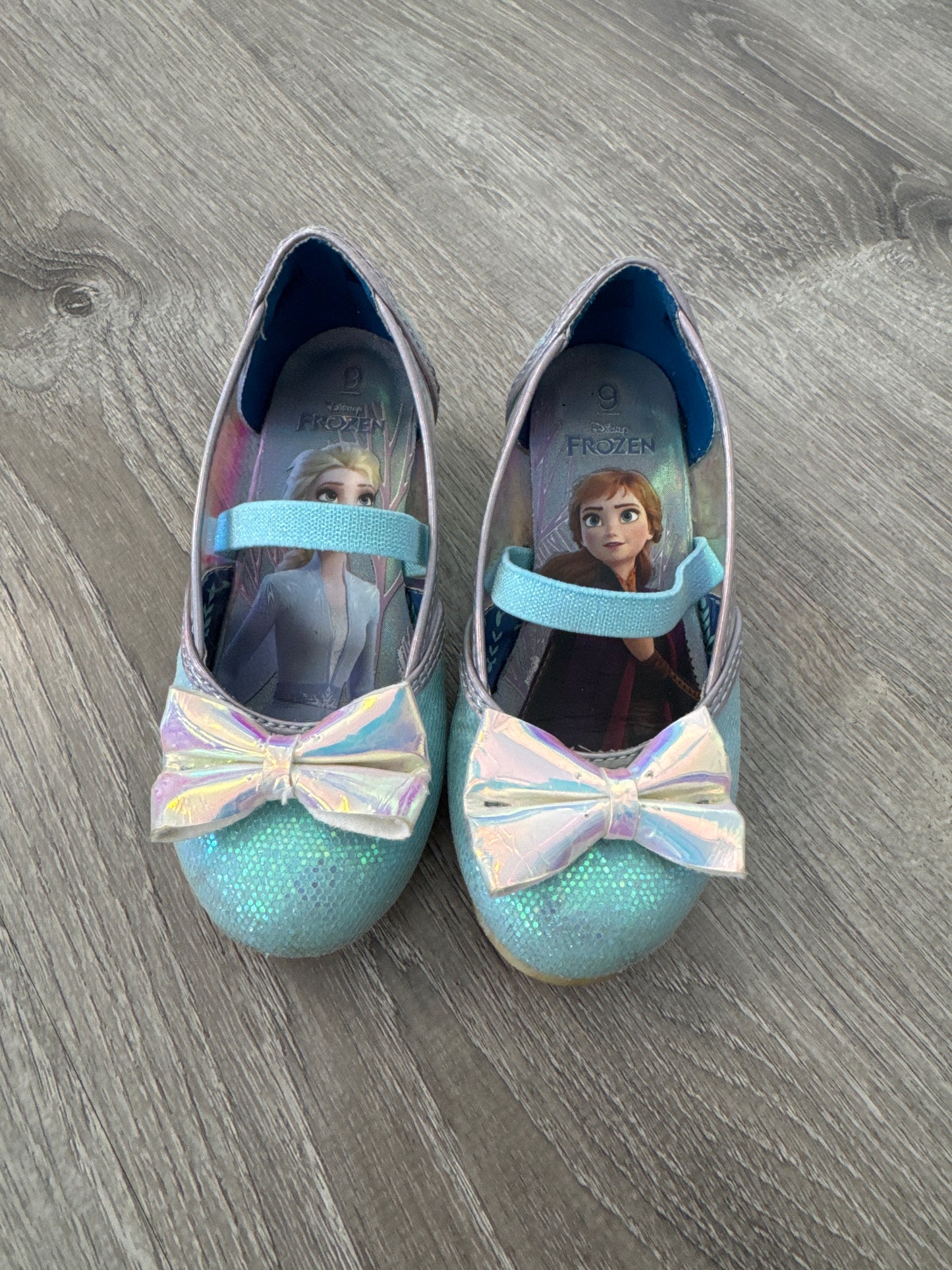 #149 Girls Disney Elsa dress up shoe size 9