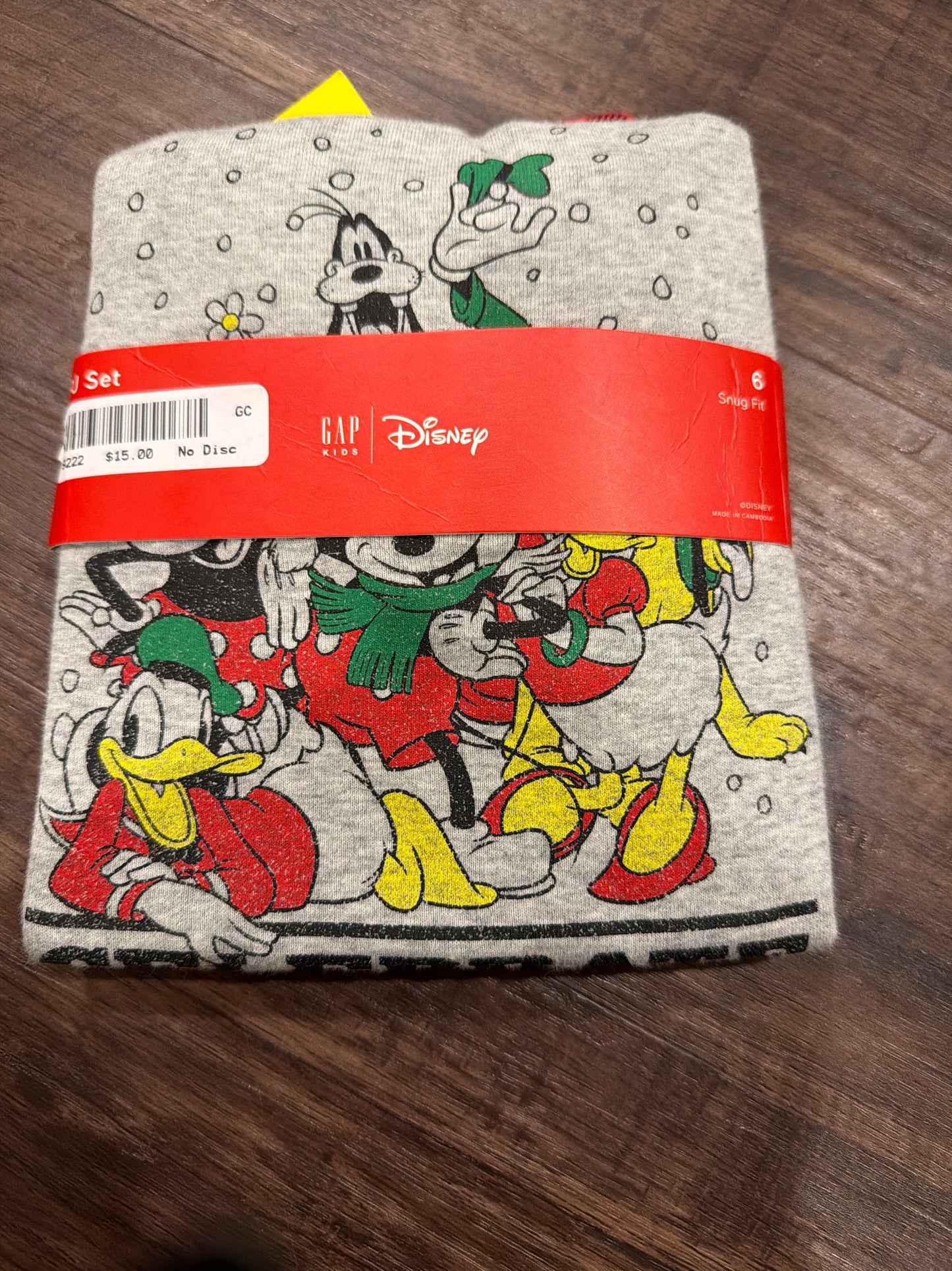 #107 size 6 Gap kids Disney holiday pajama set