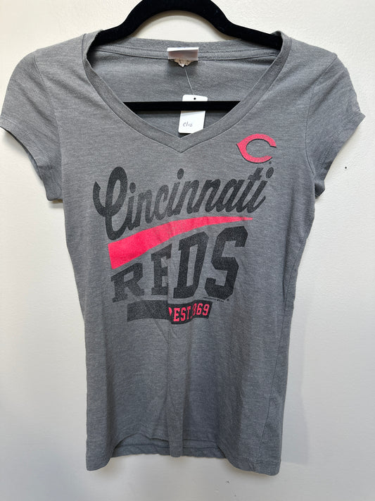 #130 Cincinnati Reds Sz XS Women’s Tee