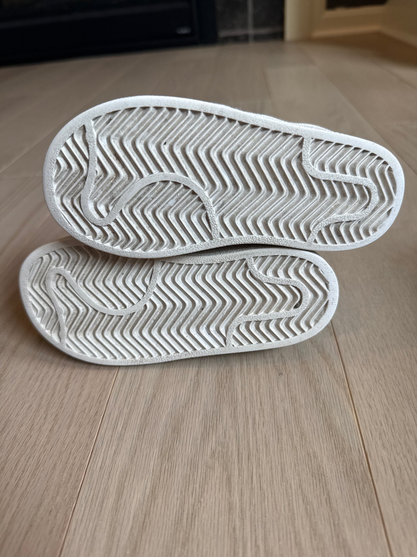 Seller #216 Boys white Adidas shoes, sz 8.5 VGUC