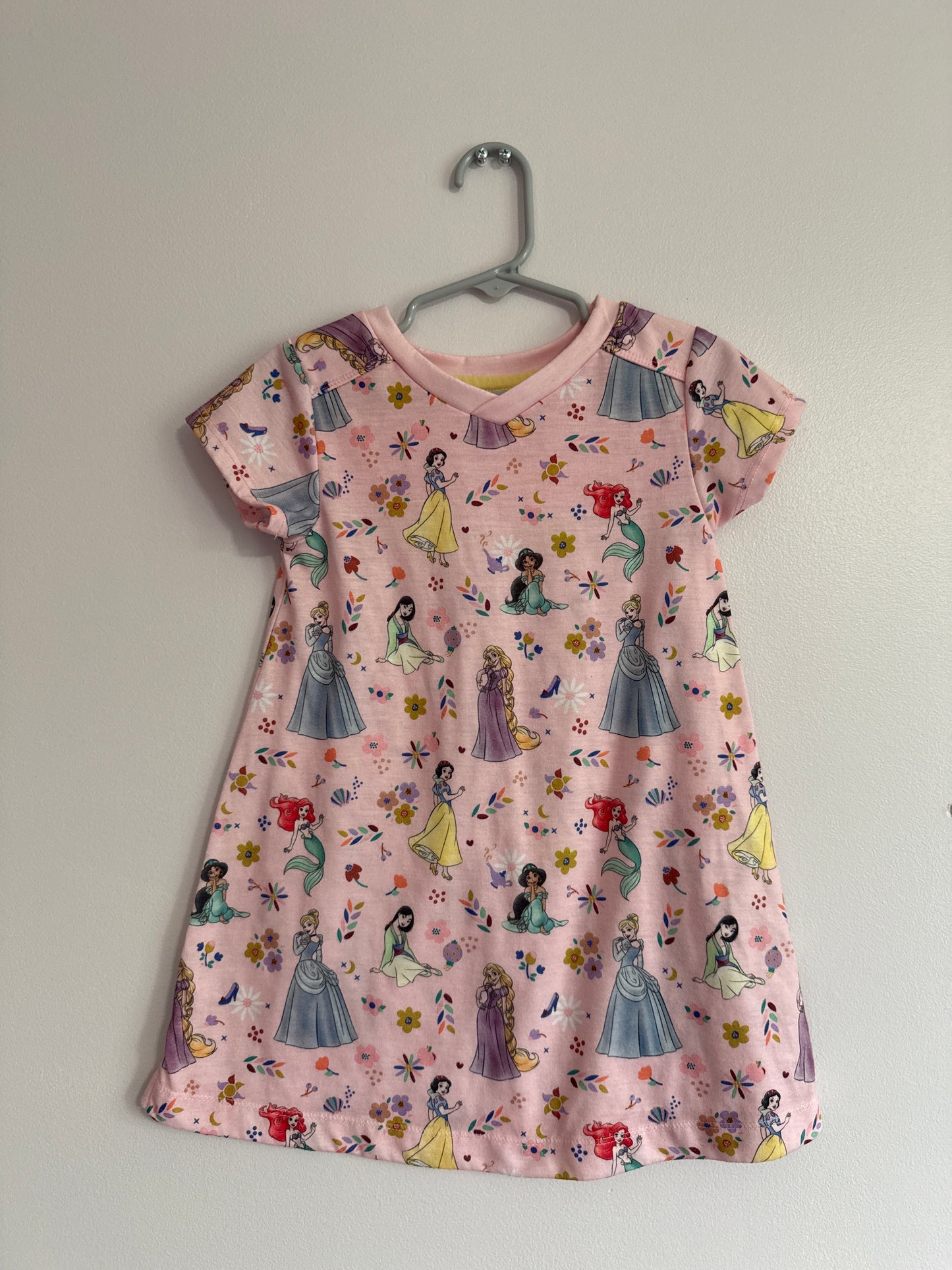 #99 Disney Princess Short Sleeve Nightgown, EUC, Like New, girls 3t