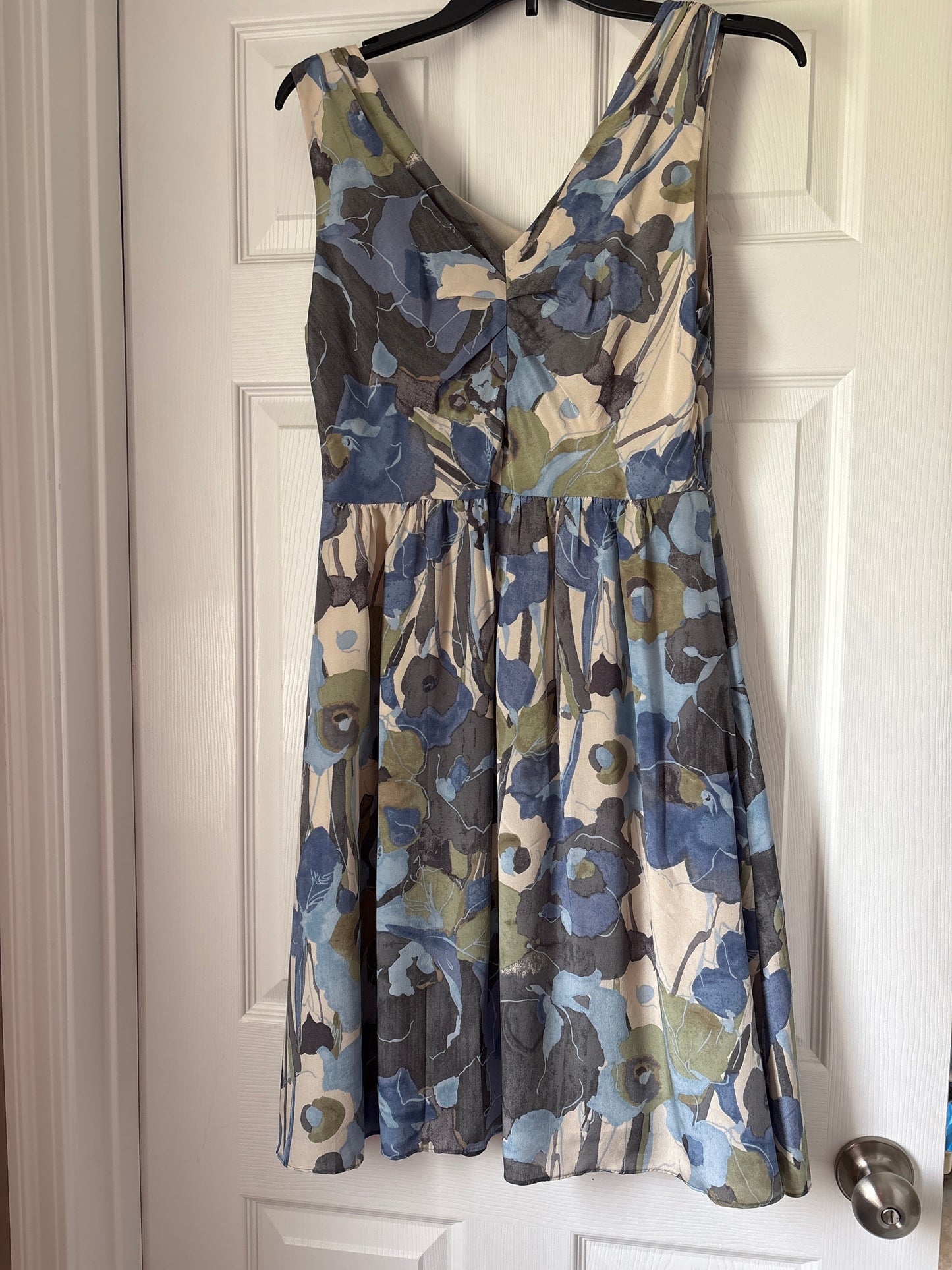 Seller #62 Women's Banana Republic cocktail dress sze 4 EUC