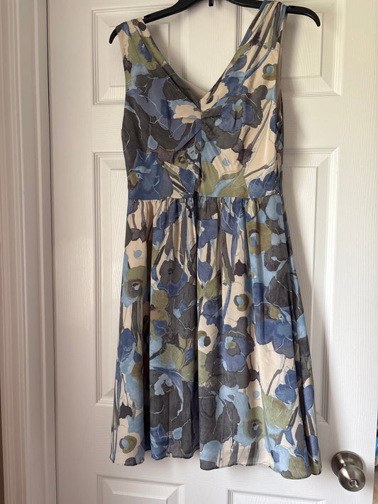 Seller #62 Women's Banana Republic cocktail dress sze 4 EUC