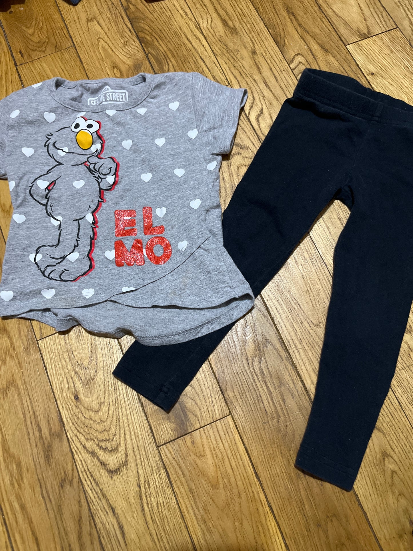 Seller 67 - Elmo outfit 2