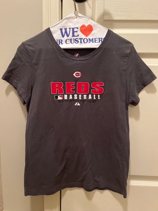 Women’s grey Cincinnati Reds tshirt size M