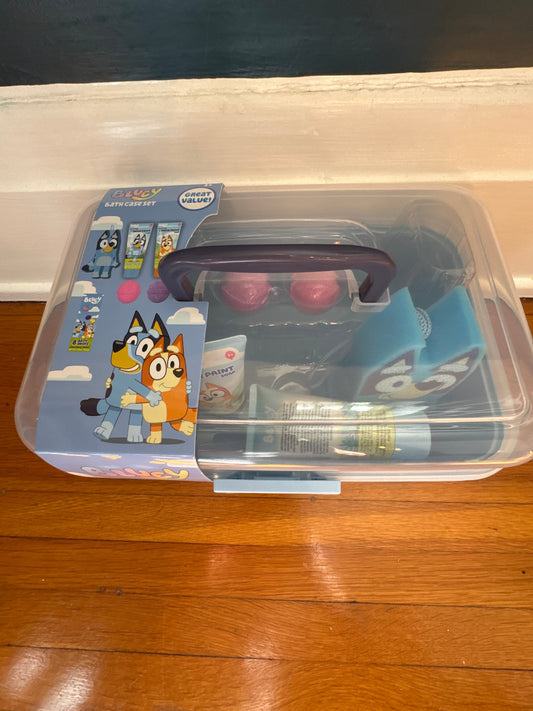Seller #127 Bluey bath case set